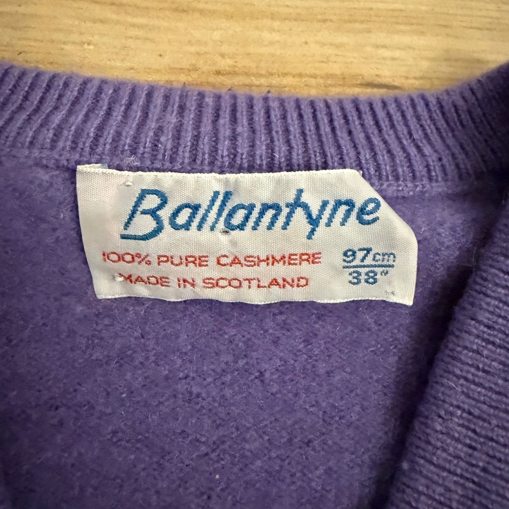 Ballantyne Cashmere V-Neck Sweater Purple Made in Scotland Vintage Very Small - Picture 2 of 7